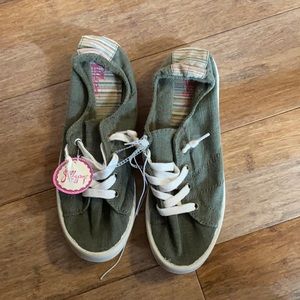 Women’s size 10 Jellypop shoes never worn